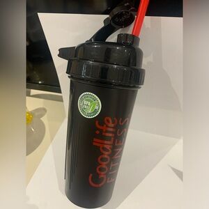 GoodLife water bottle with straw